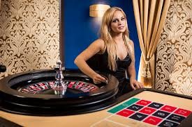 erek2 02 Caribbean Stud Poker live dealer table showing player and dealer hands